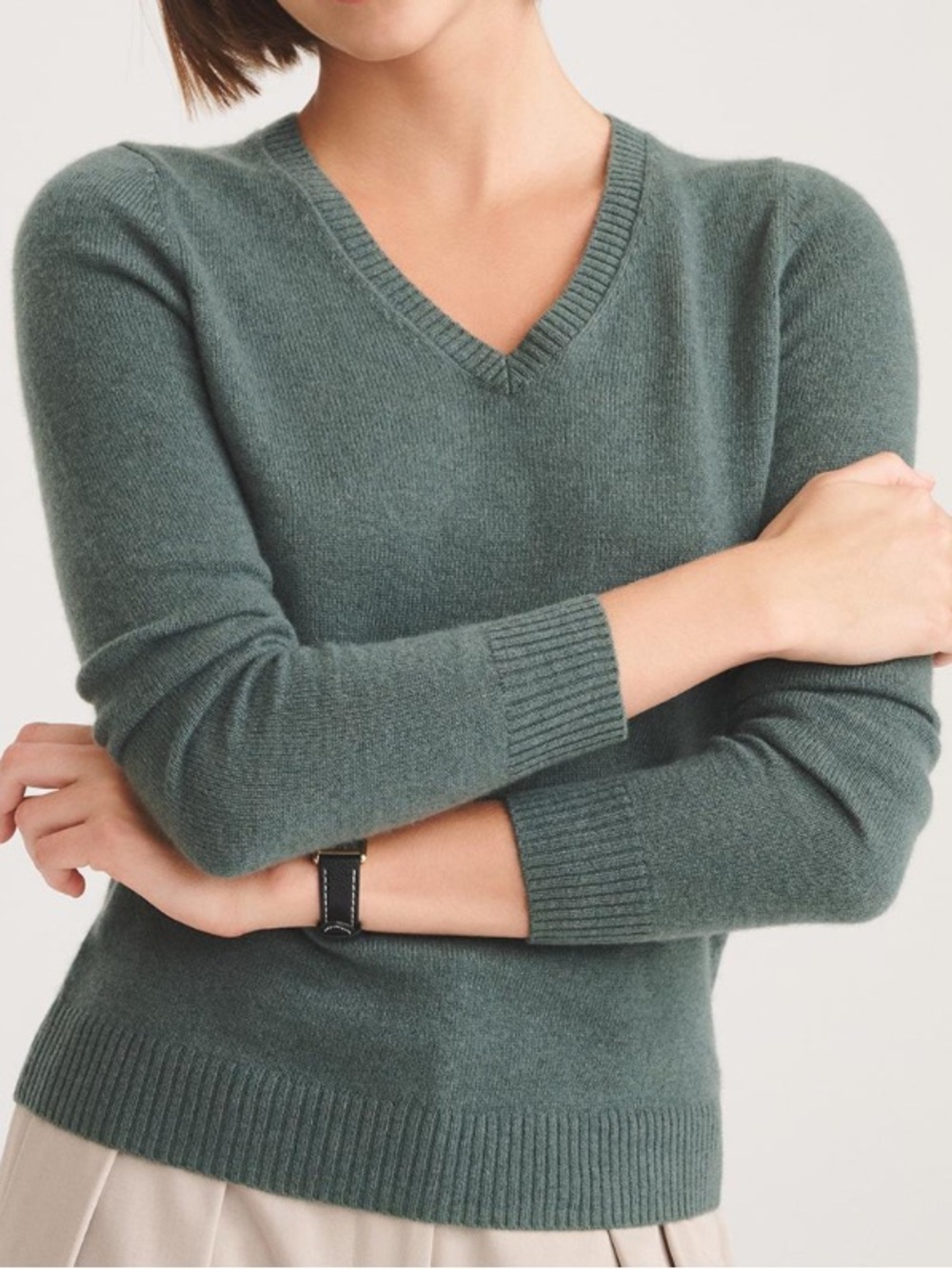 Naadam Women's Sage Green Basic Cashmere V Neck Sweater Small